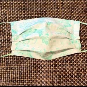 Handmade face mask with filter pocket